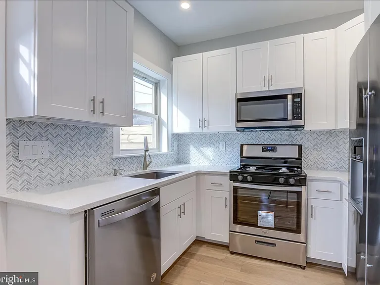 2222 E Albert St — Photo 6