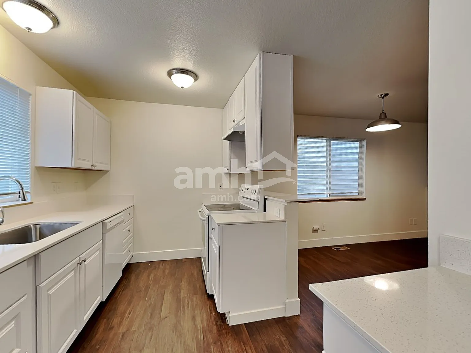 3 bed, 2.5 bath, 1499 sqft, $2,655 — Photo 4