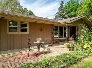 210 Dewey Rd, Rockton, IL 61072