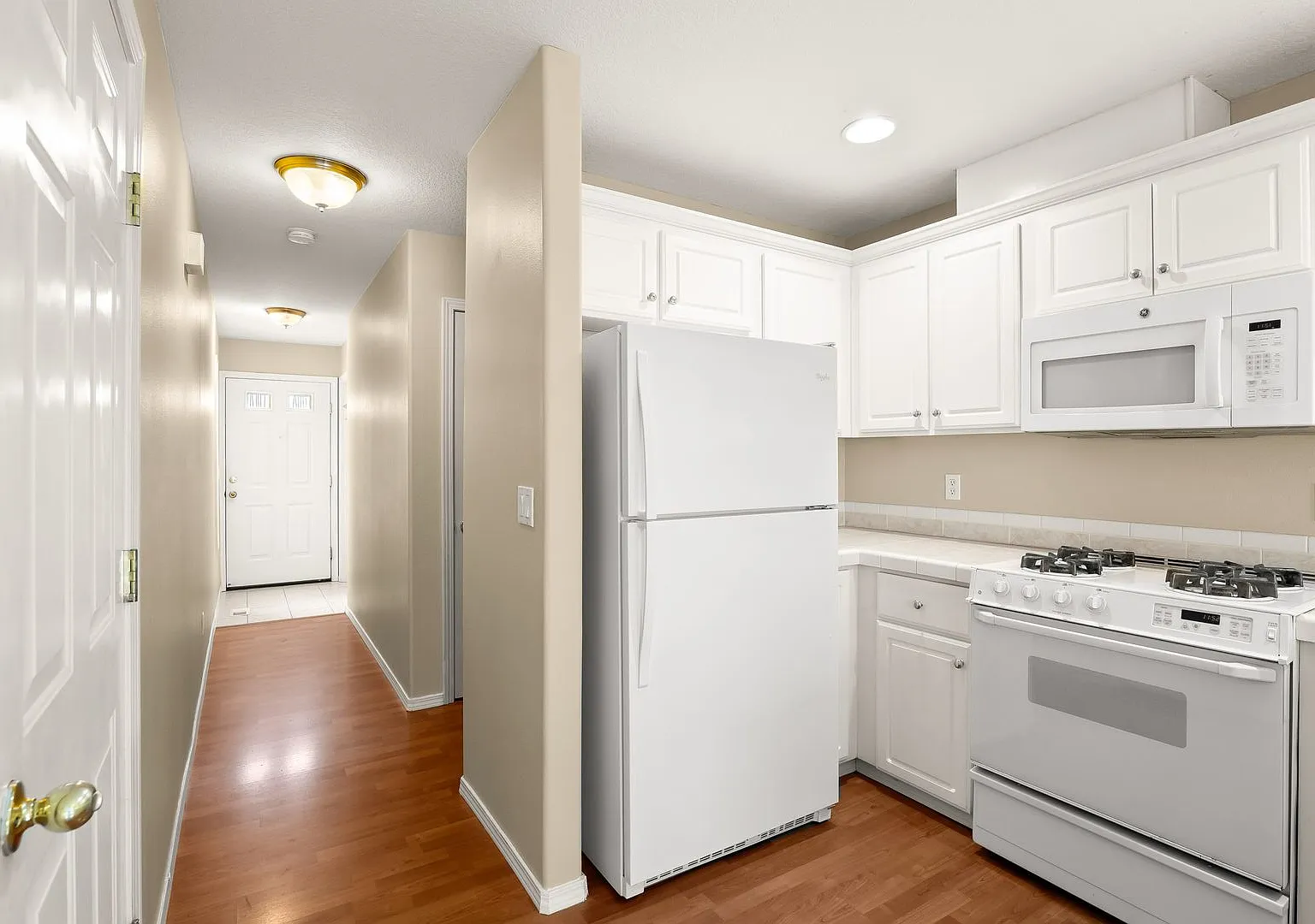 Must See This Well-Maintained 3 Bedroom, 2.5 Bath Townhouse — Photo 3