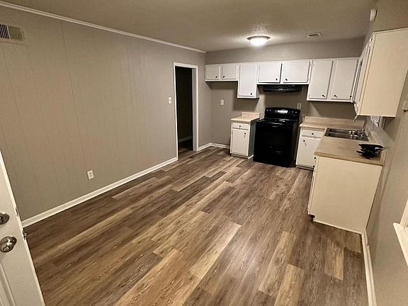 2nd image of 2965 Normandy Dr