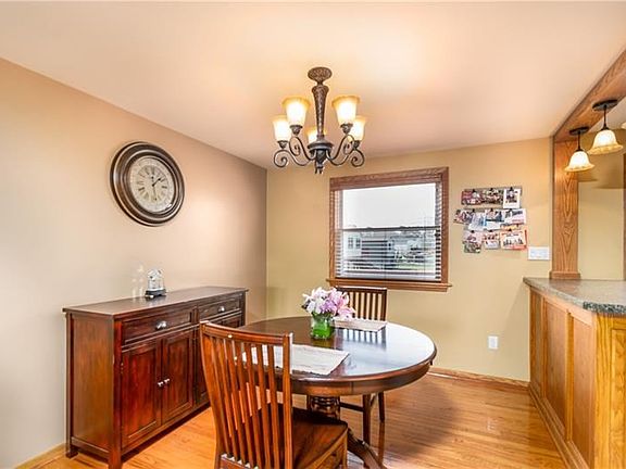5th image of 504 Lois Ln