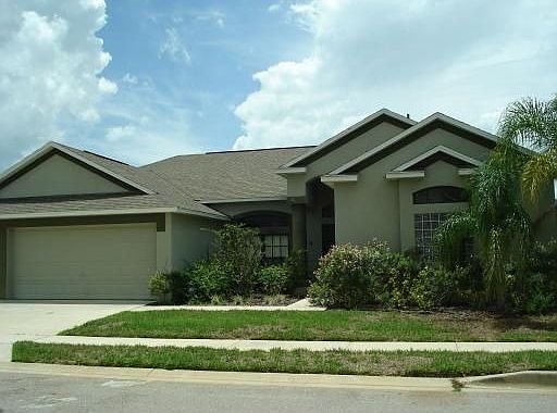 Lovely Home with 3 car garage