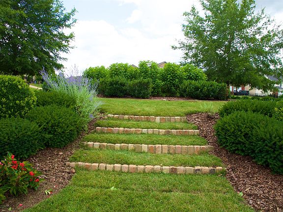 4th image of 1665 Hampshire Pl