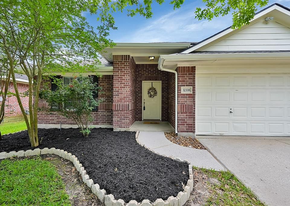 Welcome home to this move-in ready 3 bedroom 2 bath property that is just waiting for you to make it your own.