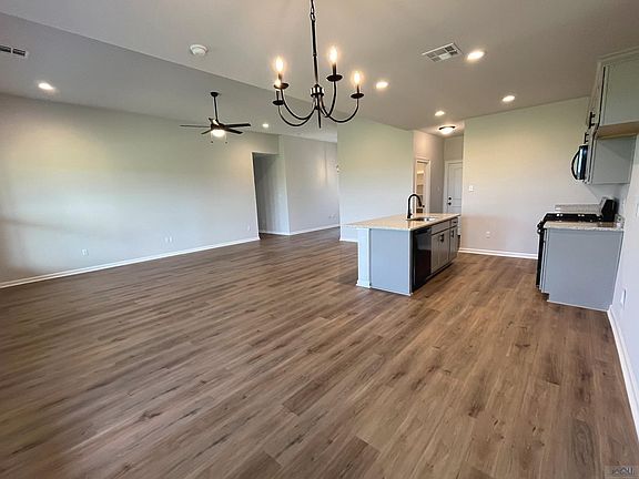 4th image of 112 Pond Dr