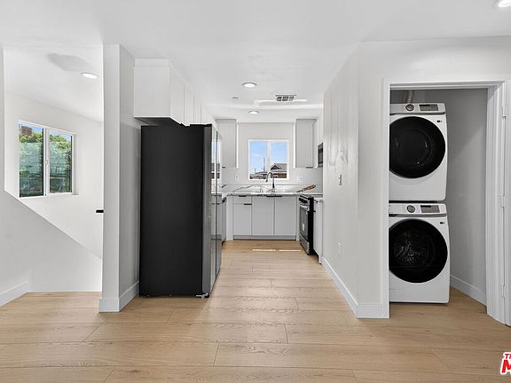 5th image of 3436 Hunter St #1/4