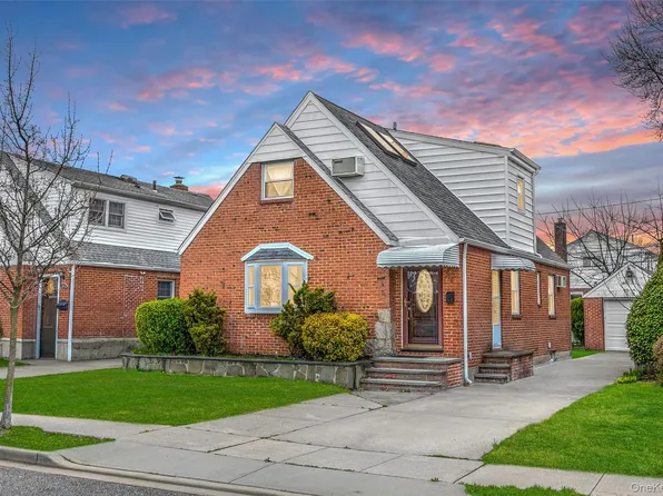 218 Brown Street, Mineola, NY 11501