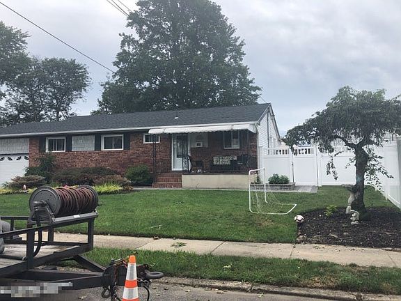 4th image of 11 Wilshire Dr