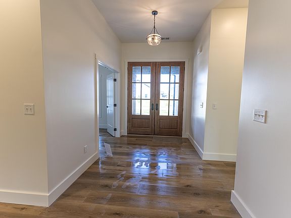 3rd image of 213 Wiley Way