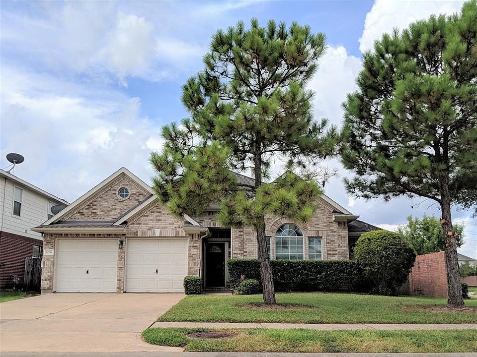 Pretty front elevation