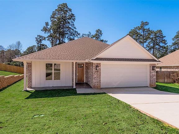 2nd image of 825 Village Gate Cir