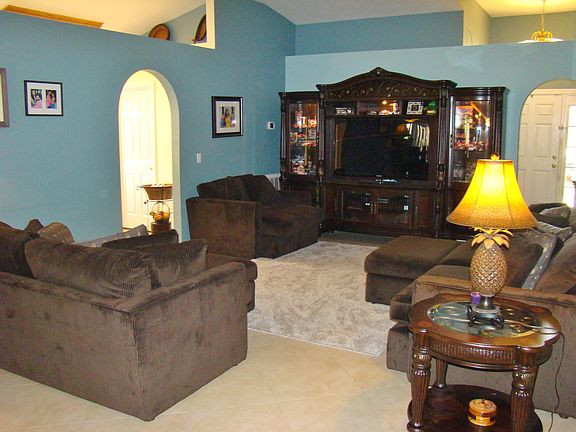 GREAT ROOM/VAULTED CEILINGS