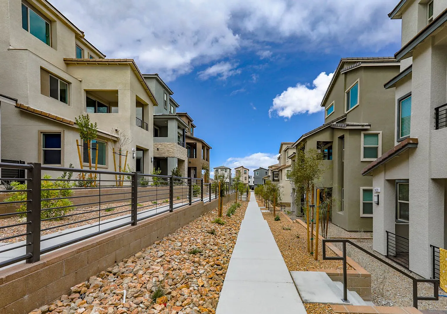 Beautiful New Built 3 Bedroom Home In Desirable Summerlin Community — Photo 4