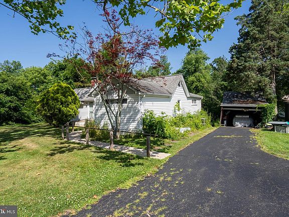 2nd image of 2561 Pickertown Rd