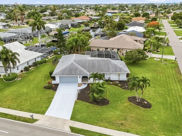 4129 Country Club Blvd, Cape Coral, FL 33904