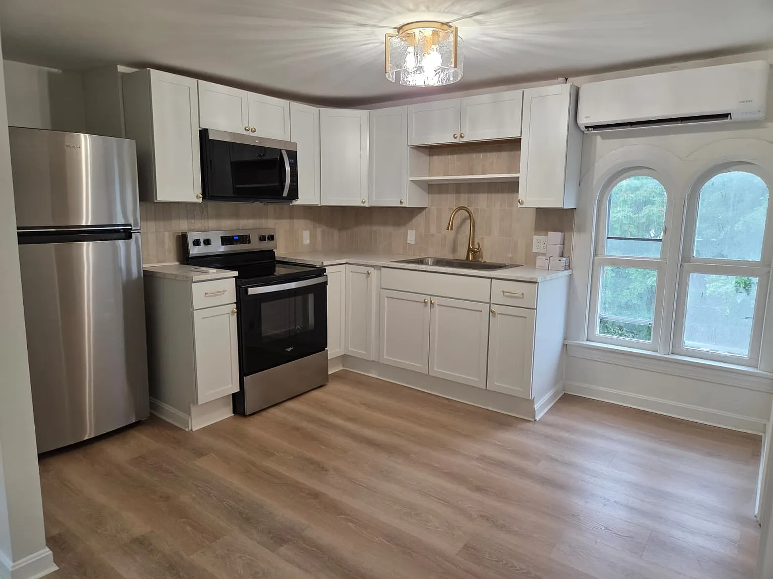 207 Cohannet St — Photo 1