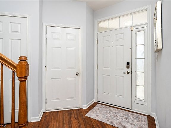 5th image of 55 Scarlet Oak Dr