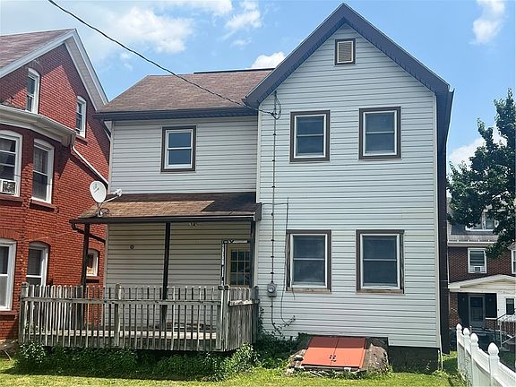 4th image of 409 N 6th Ave