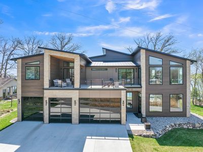 2411 Lakeshore Dr, Milford, IA, 51351