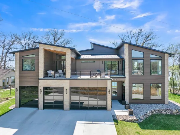 2411 Lakeshore Dr, Milford, IA 51351