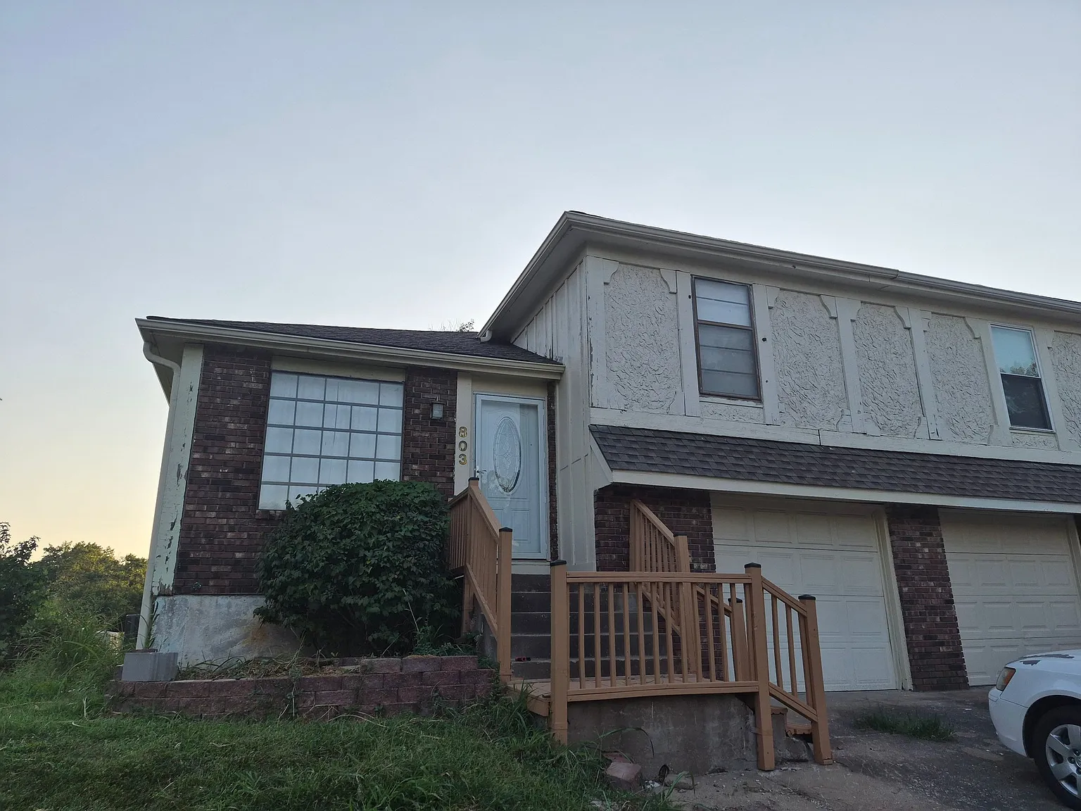 Fully Remodeled 3 bedroom and 1.5 bath spacious home. — Photo 2