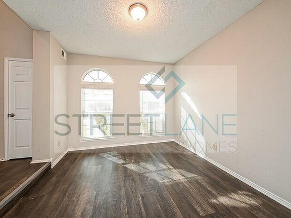 4th image of 1129 Kensington Dr