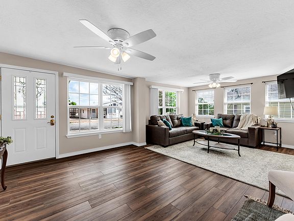 3rd image of 203 Forest Park Lane