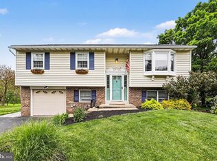 2280 Bob White Ln, Lancaster, PA 17601
