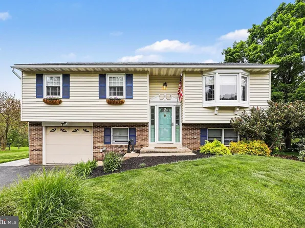 2280 Bob White Ln, Lancaster, PA 17601