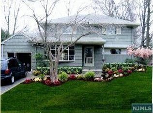 20 Elmwood Ter, Cresskill, NJ 07626