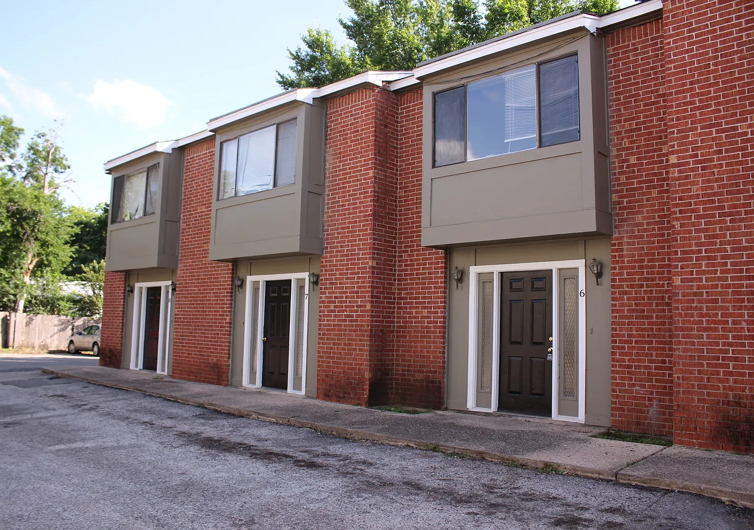 1221 W. Hopkins St — Photo 1