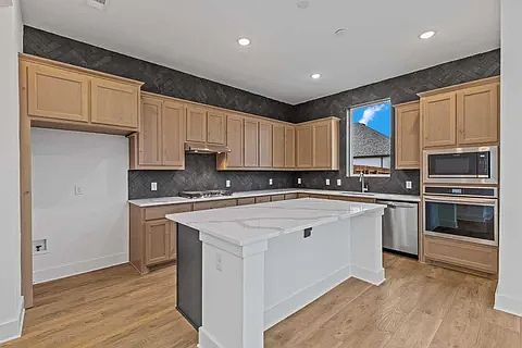 2nd image of 1158 Queensdown Way