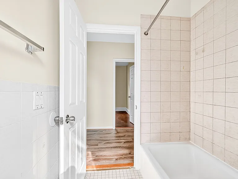 Full Bathroom.