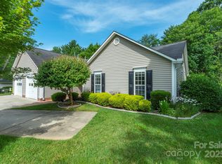 16 Red Barn Ln, Fletcher, NC 28732