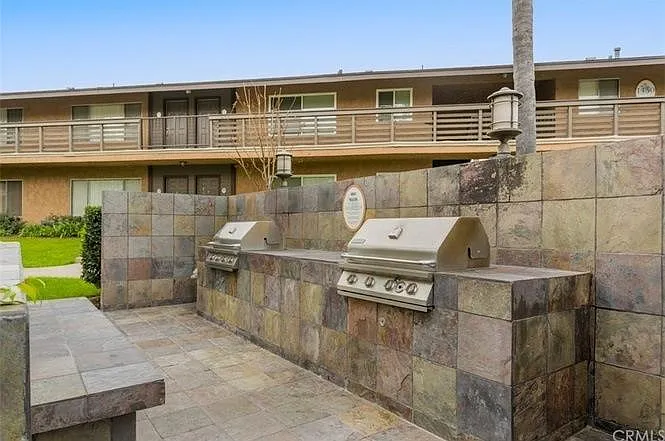 1 bed, 715 sqft, $2,200 — Photo 4