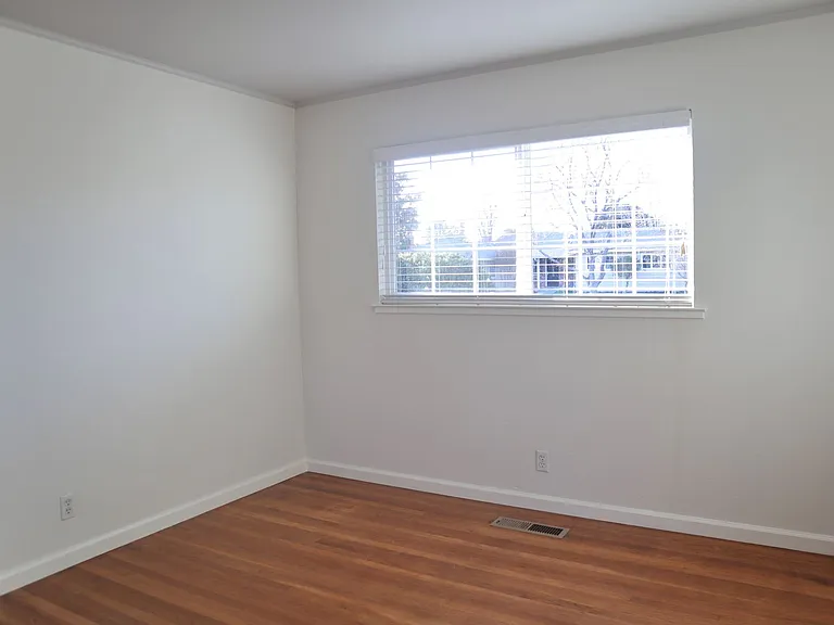 5138 Eggers Dr — Photo 10