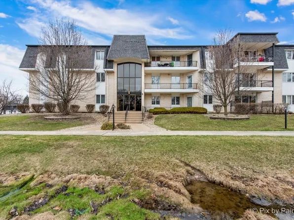 18559 Escanaba Ct APT 206, Lansing, IL 60438