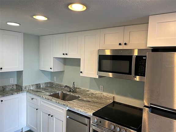 2nd image of 470 3rd St S Unit 518