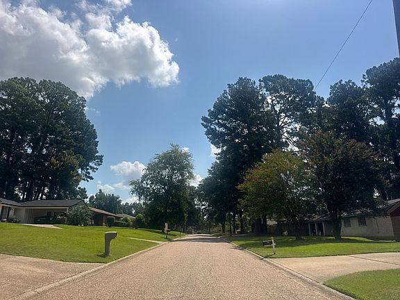 4th image of 2254 Urbandale St