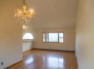 46 County Line Rd, Farmingdale, NY 11735