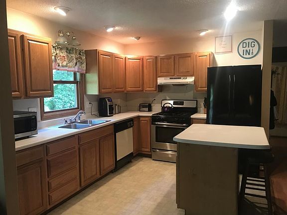 2nd image of 822 Seven Oaks Dr