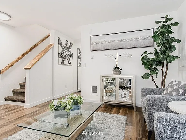 15th Ave SW — Photo 8
