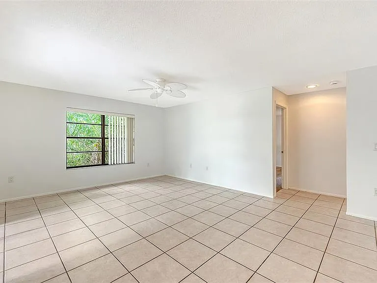 5010 Barrington Cir #2001 — Photo 10