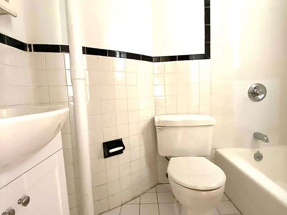 4th image of 22 W 77th St #47B