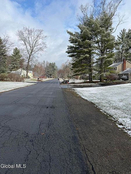 4th image of 19 Sugar Pine Road