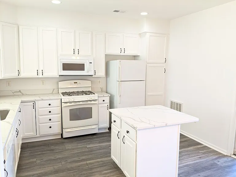 6516 Daytona Ct #F-203 — Photo 12