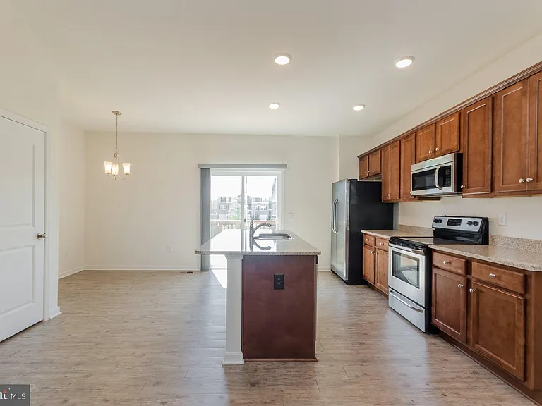 172 Drexel Ct — Photo 17