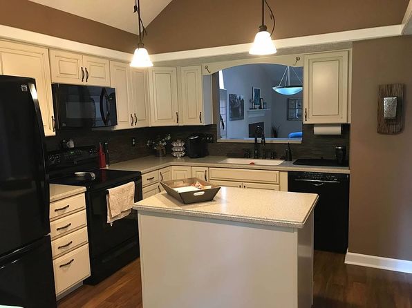 5449 Old Barn Dr, Indianapolis, IN 46268