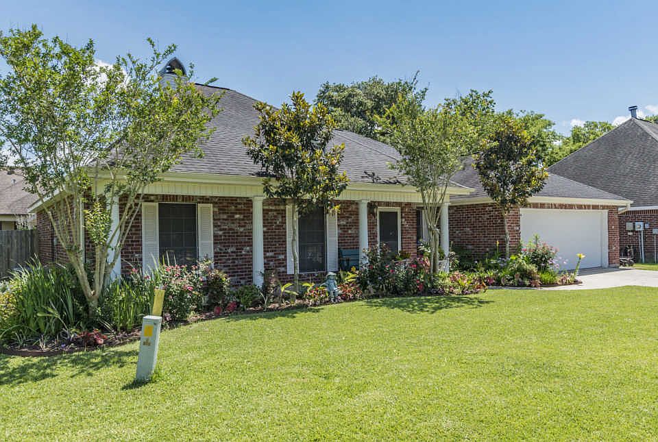 1st image of 206 Silver Creek Cir